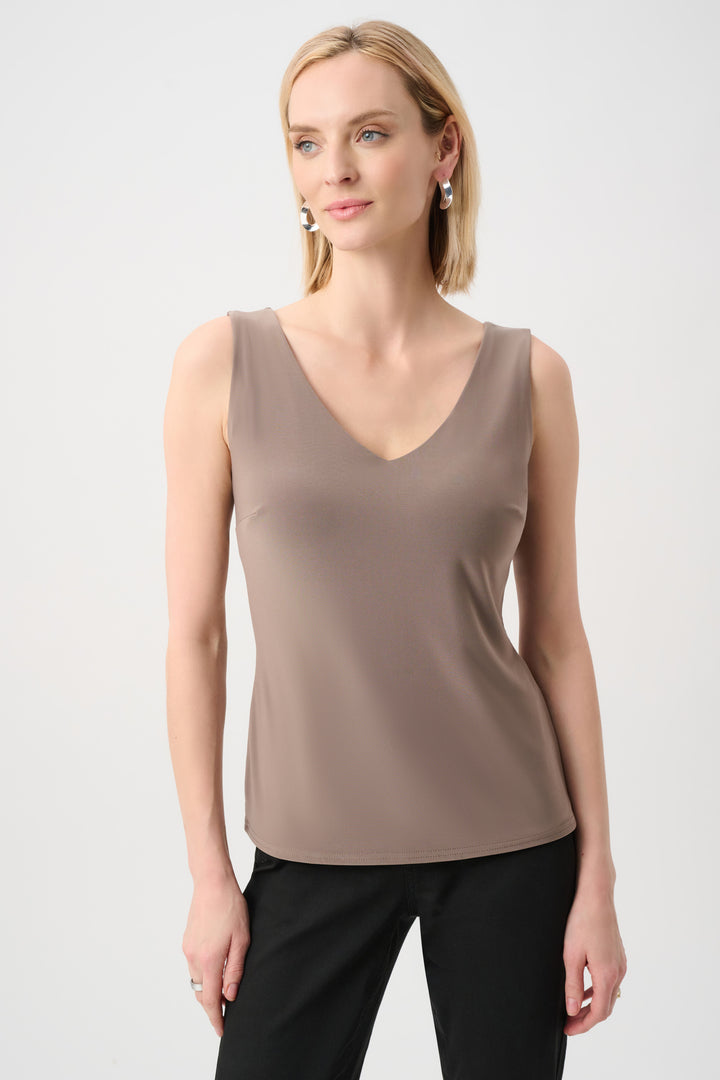 Classic V-neckline Cami Style 201546F26