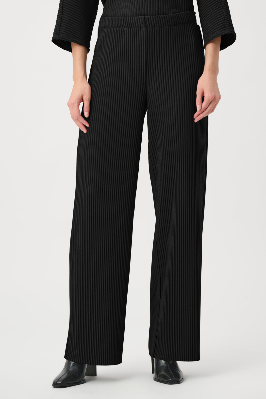 Pleated Scuba Crepe Wide-Leg Pants Style 254006F26