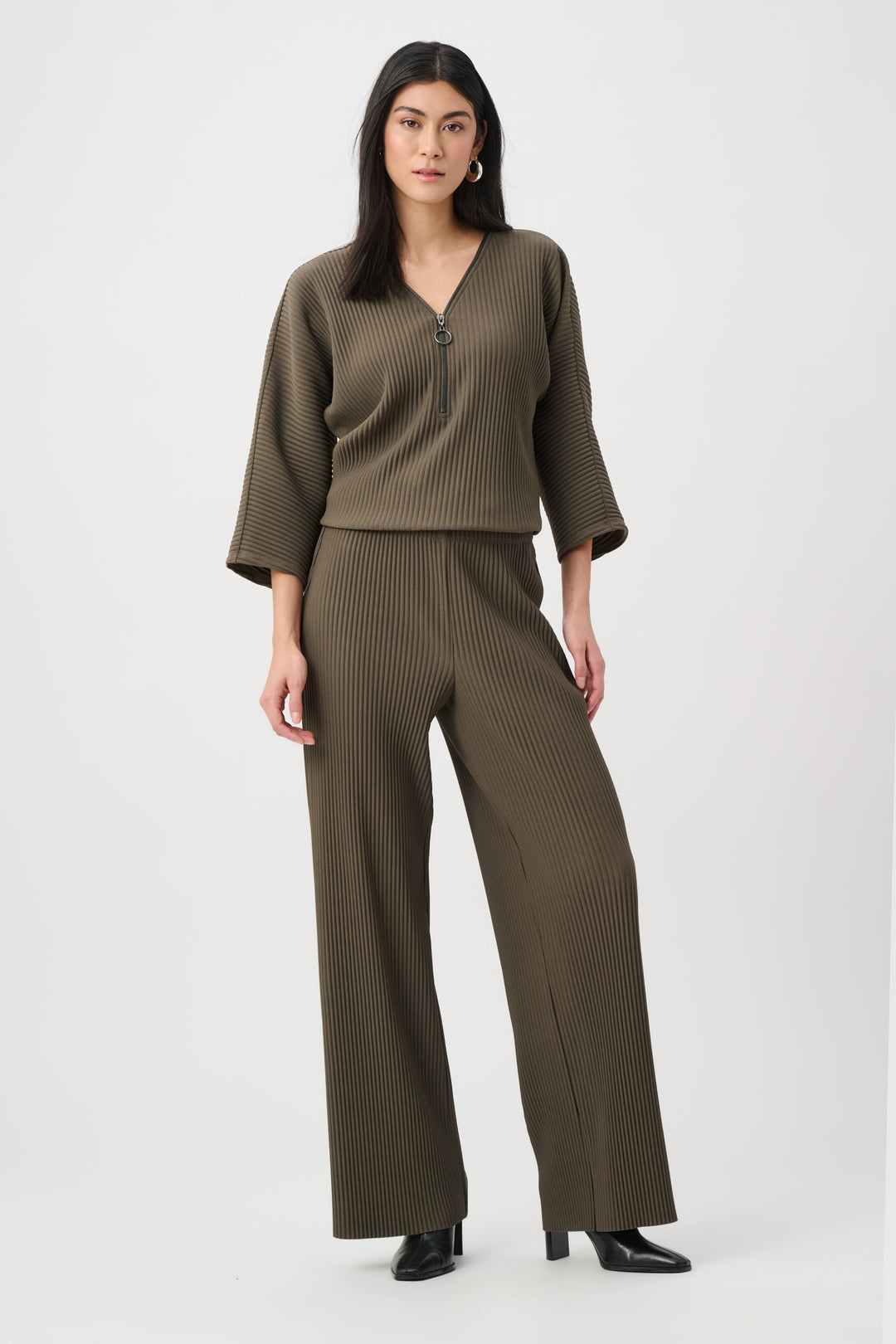 Pleated Scuba Crepe Wide-Leg Pants Style 254006F26