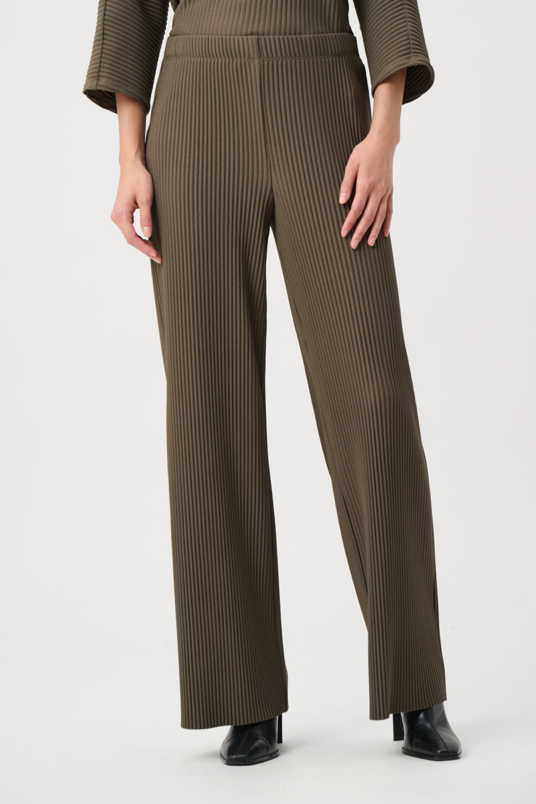 Pleated Scuba Crepe Wide-Leg Pants Style 254006F26