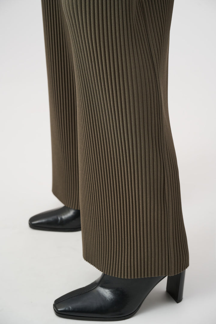 Pleated Scuba Crepe Wide-Leg Pants Style 254006F26