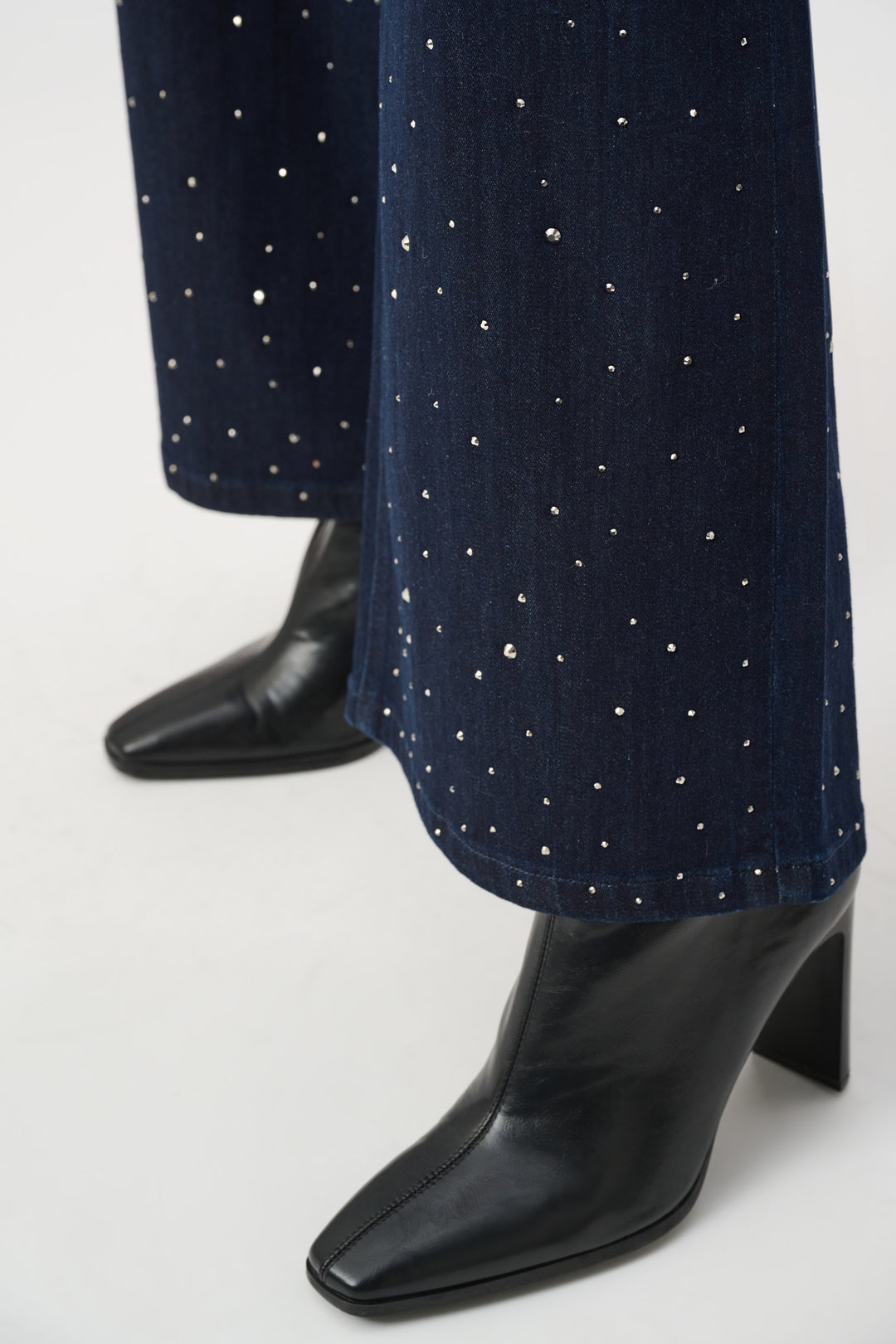 Classic Rhinestone Wide-Leg Jeans 254921W26