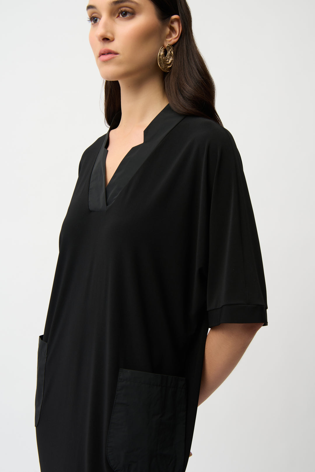 Silky Knit & Memory Straight Dress With V-neckline 261010