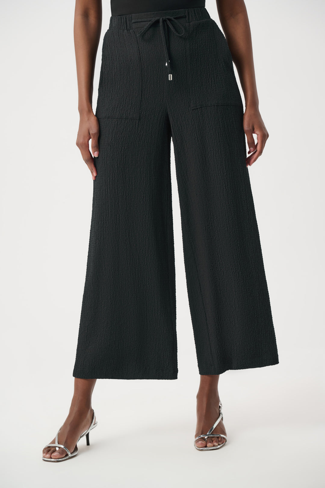 Seersucker Pull-On Crop Pants With Front Pockets 261197