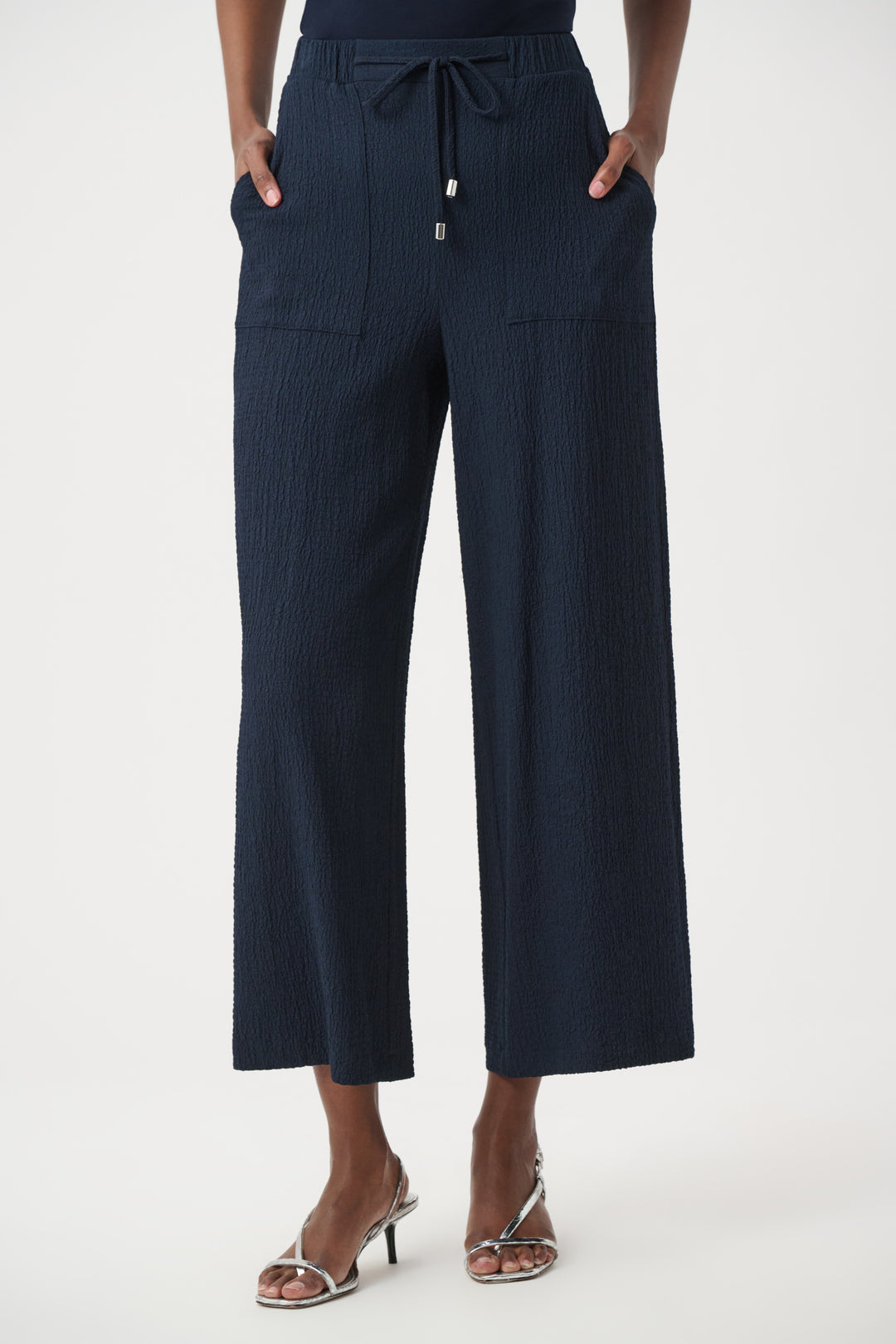 Seersucker Pull-On Crop Pants With Front Pockets 261197