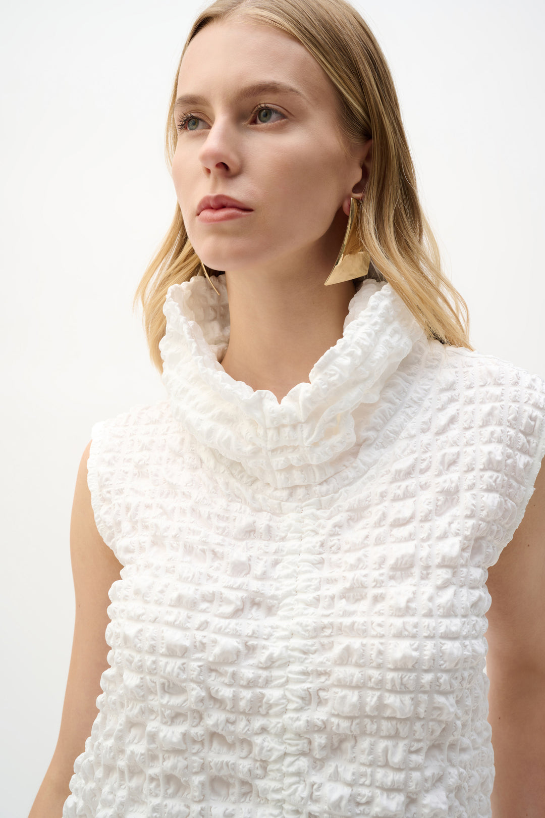 Bubble Jacquard Straight Top With Cowl Collar 262091