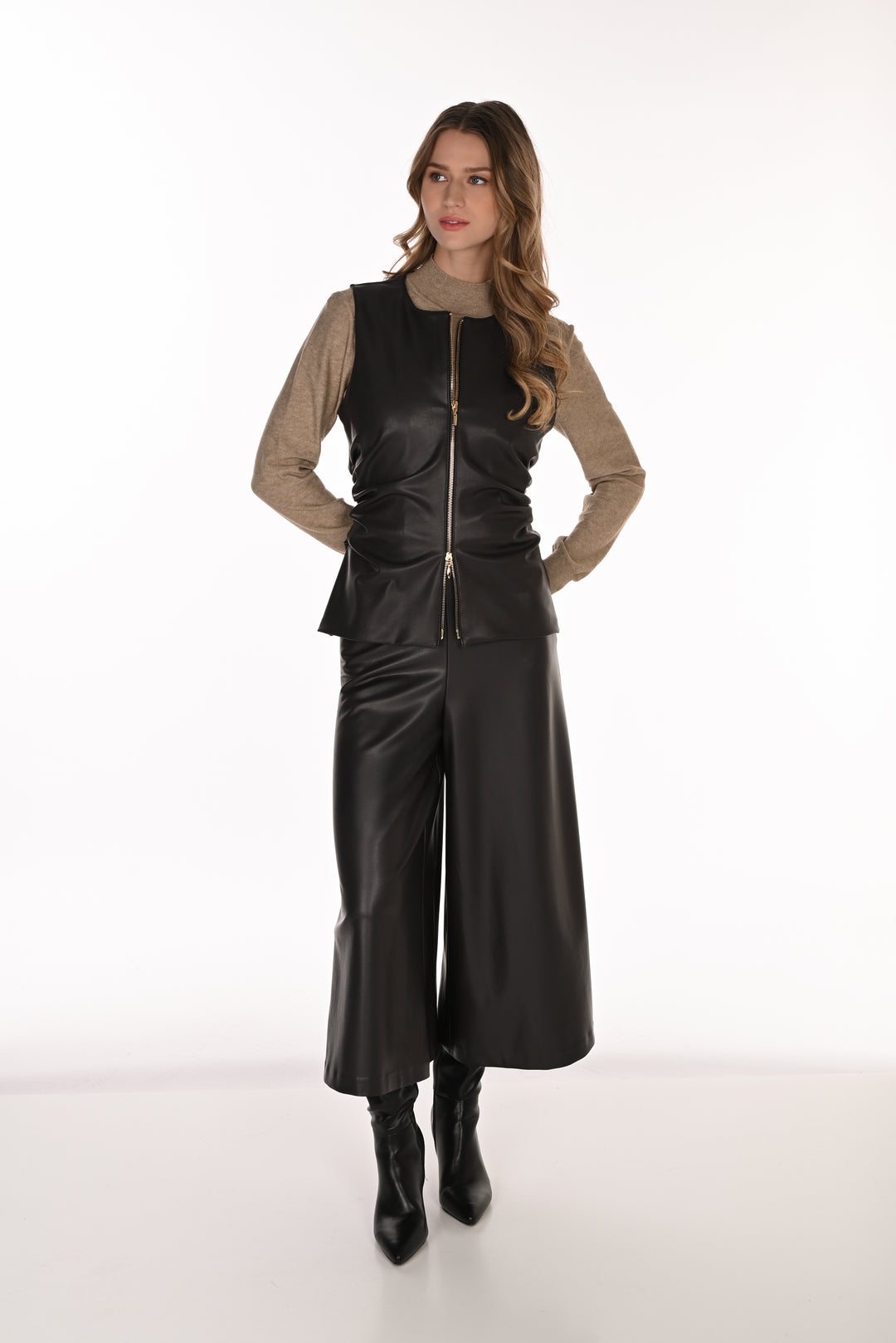 Frank Lyman Polyurethane Pant 263269