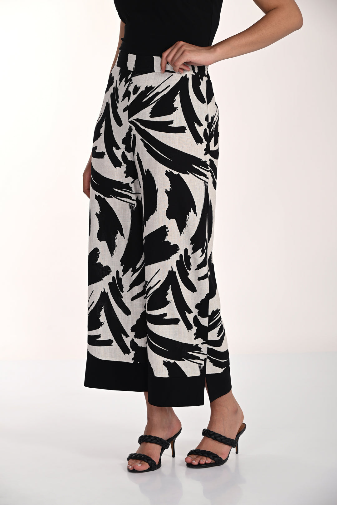 Frank Lyman Pant 266310