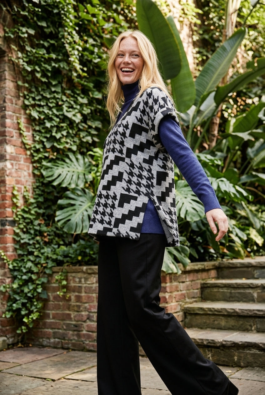 Compli K V-Neck Relaxed Vest With High Side Slit Detail 36562