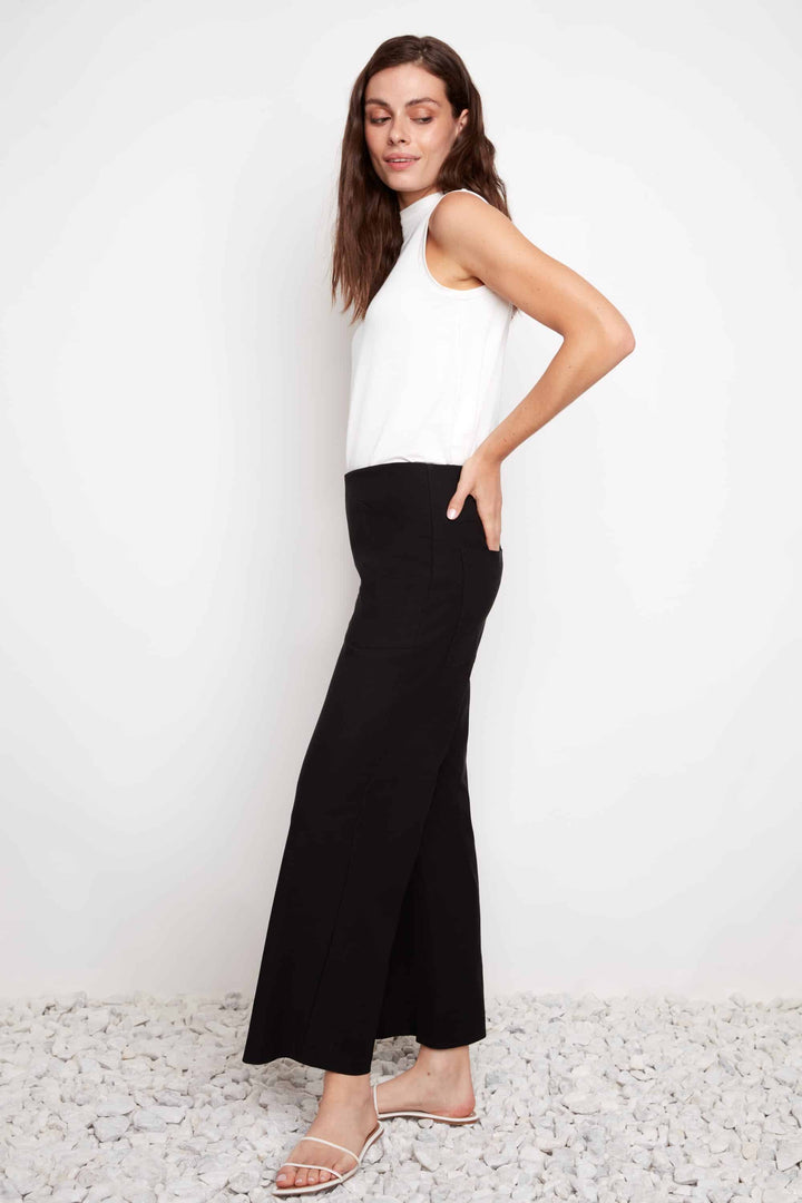 Techno Core Wide Leg Pant