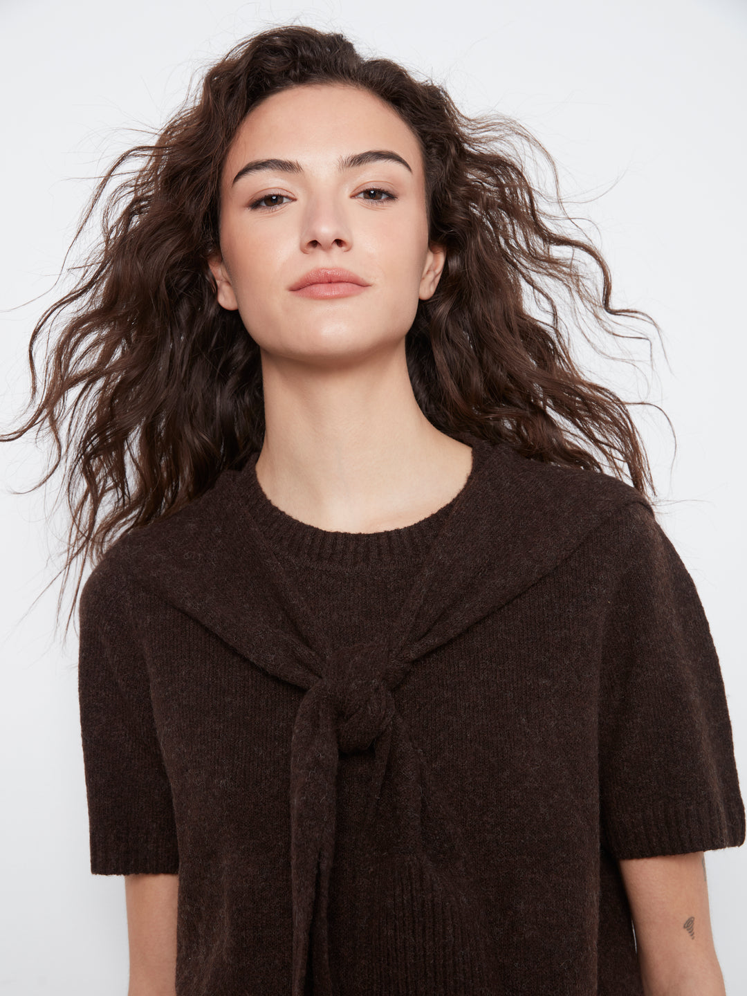 Short Sleeve Crew Neck Sweater With Combined Sleeves Detail
