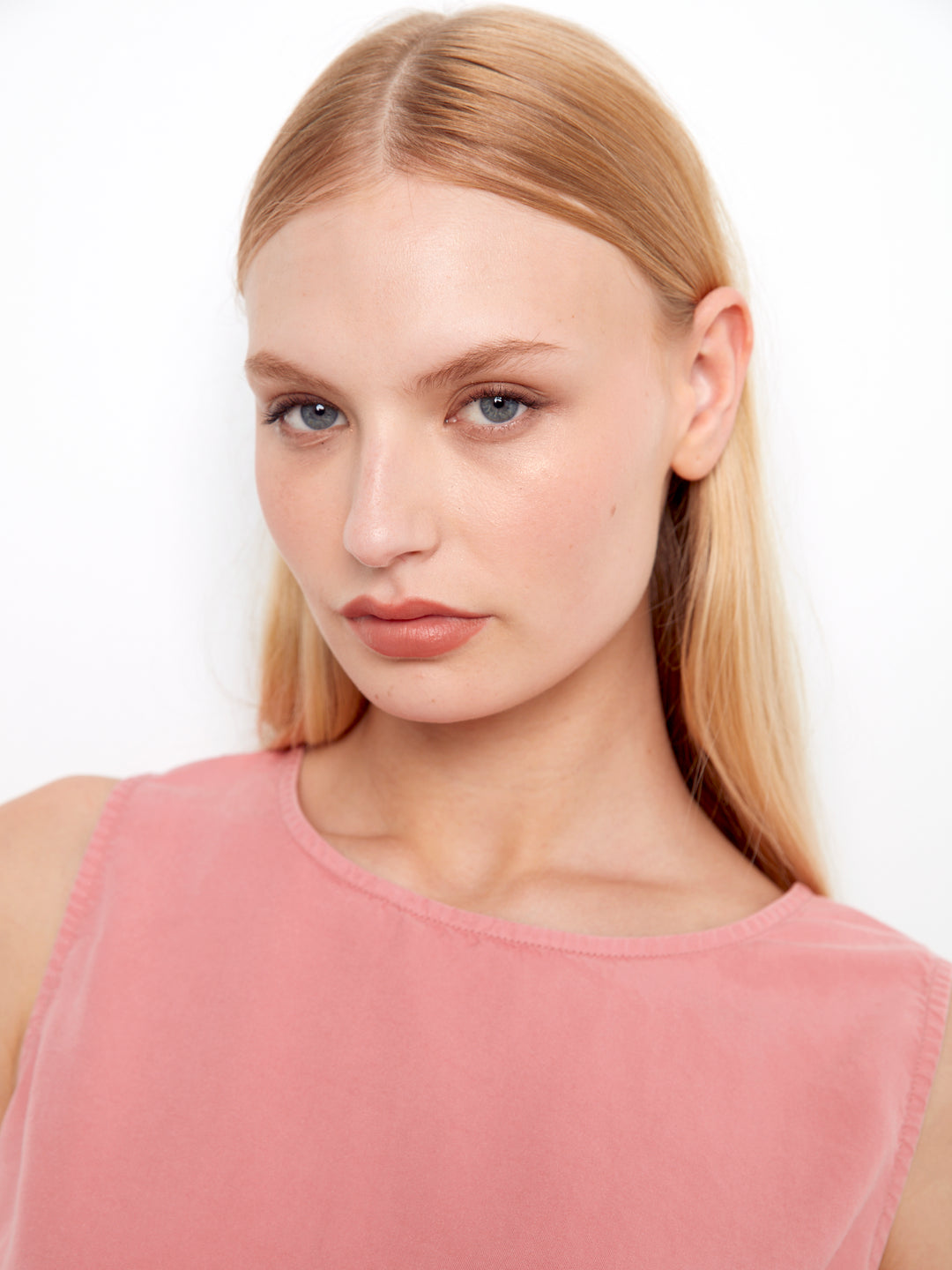 Scallop Hem Sleeveless Top With Back Decorative Buttons