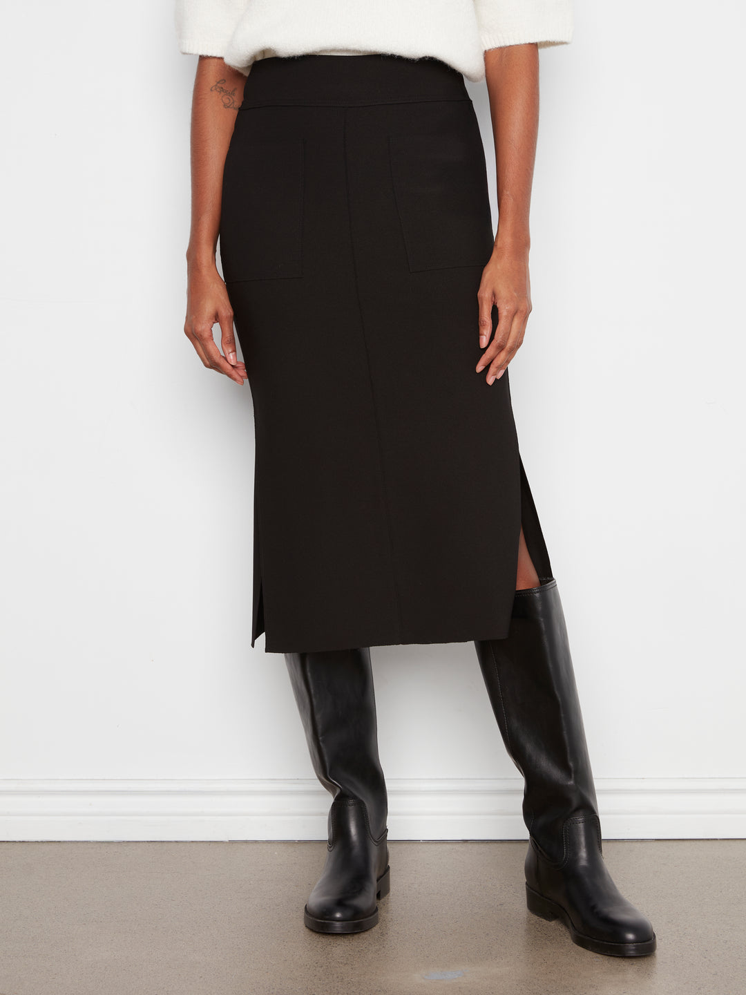 Gusty Crepe Skirt With Front PAtch Pocket
